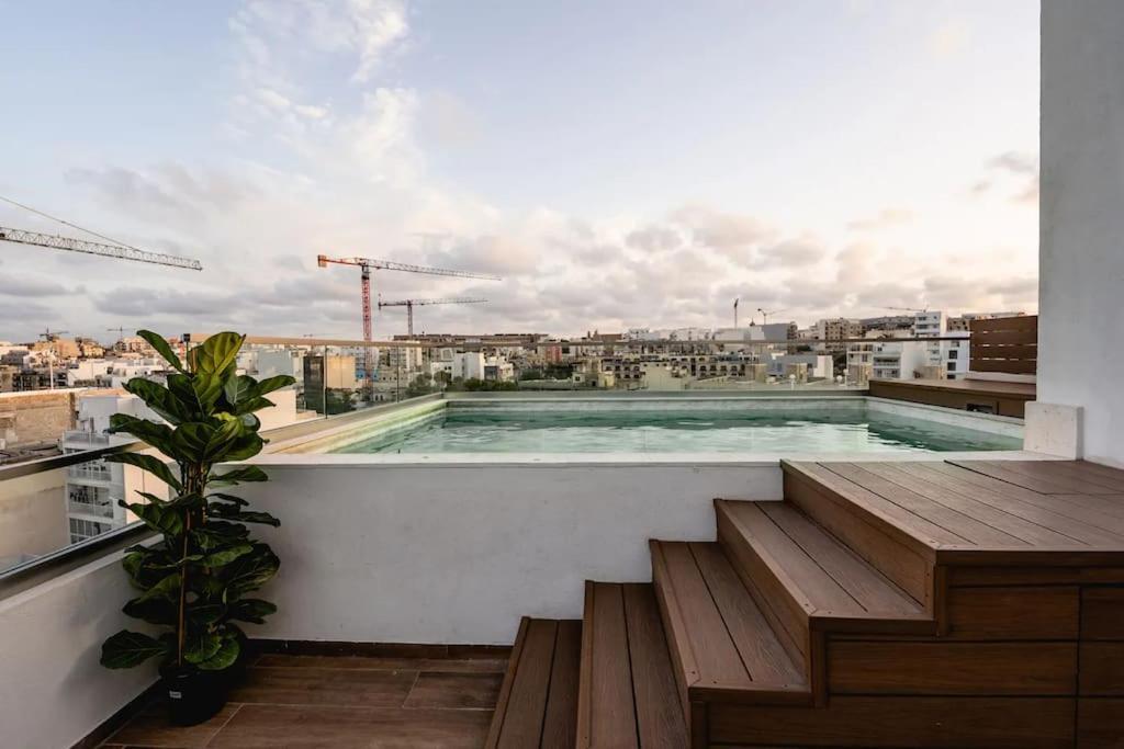 Luxurious & Stylish Penthouse With Private Pool Apartment Msida Exterior photo